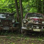 (Beispielbild) Automobile Aar Alt Gelaendewagen Wald Rost Schrott Oldtimer